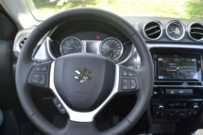 Une planche de bord bien agencée Une planche de bord bien agencée