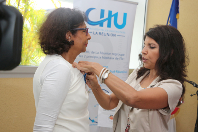 La remise officielle de l'insigne La remise officielle de l'insigne