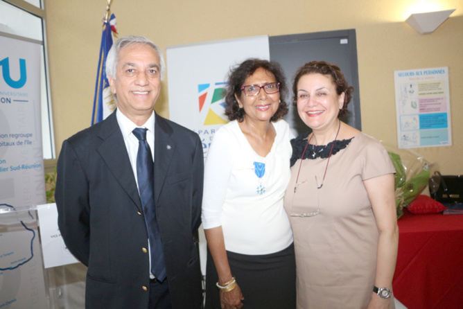 Tayeba Moullan avec Ismaël et Sihem Locate Tayeba Moullan avec Ismaël et Sihem Locate