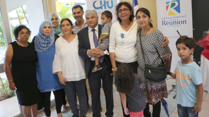 Tayeba Moullan reçoit l'Ordre National du Mérite Tayeba Moullan reçoit l'Ordre National du Mérite