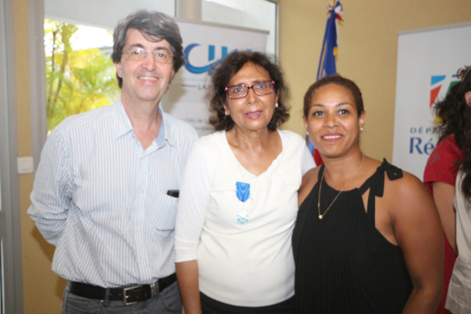 Tayeba avec Jean Luc Michel, président de la Maison des Parents, et Osna Djardjee, directrice