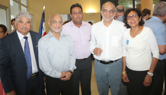 Issop Moullan, Houssen Amode, Salim Doba, Iqbal Ingar et Tayeba Moullan Issop Moullan, Houssen Amode, Salim Doba, Iqbal Ingar et Tayeba Moullan