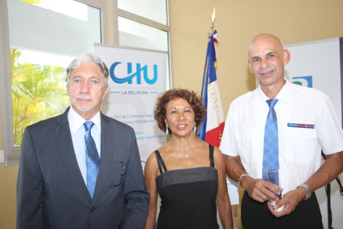 Tayeba Moullan reçoit l'Ordre National du Mérite Tayeba Moullan reçoit l'Ordre National du Mérite