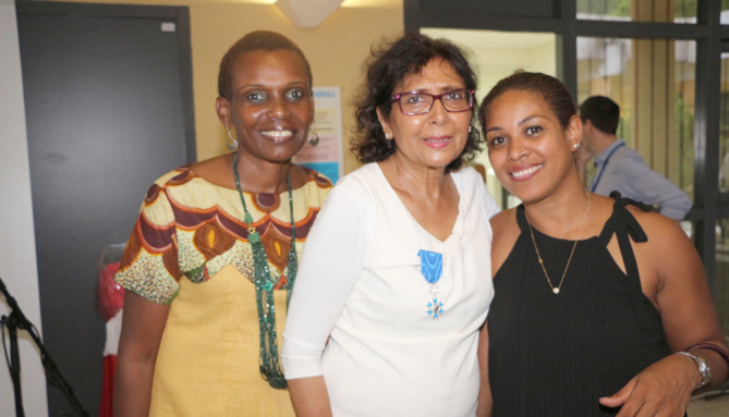 Tayeba Moullan reçoit l'Ordre National du Mérite Tayeba Moullan reçoit l'Ordre National du Mérite