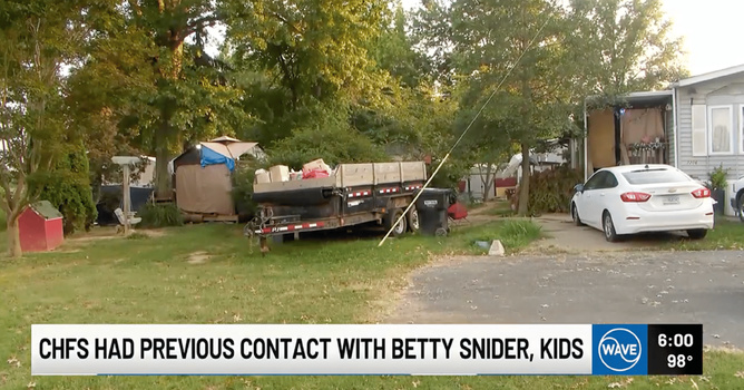 Une mère condamnée : ses trois enfants vivaient dehors dans la cour, elle logeait ailleurs Une mère condamnée : ses trois enfants vivaient dehors dans la cour, elle logeait ailleurs