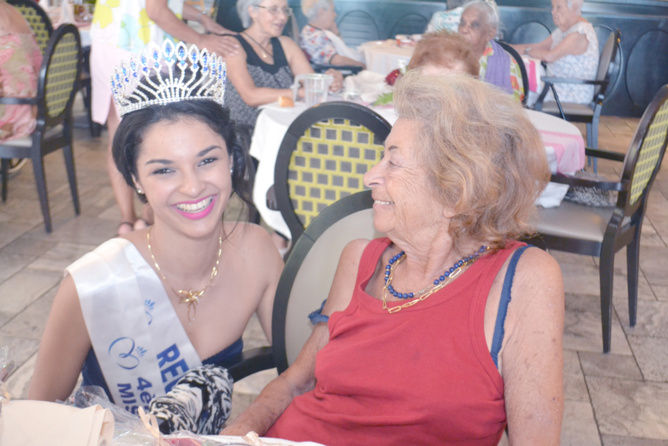Exceptionnelle Miss Réunion à la Fête des Grands-Mères! Exceptionnelle Miss Réunion à la Fête des Grands-Mères!