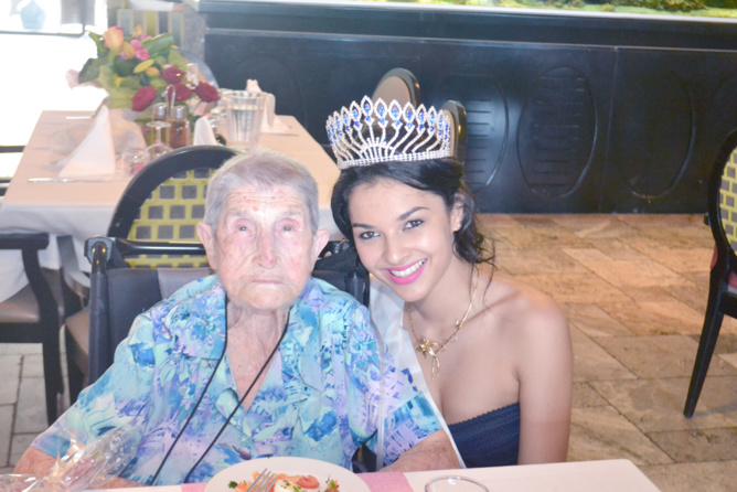 Exceptionnelle Miss Réunion à la Fête des Grands-Mères! Exceptionnelle Miss Réunion à la Fête des Grands-Mères!