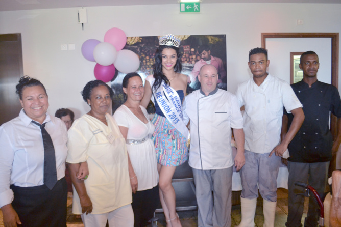 Avec une partie du personnel de l'établissement Avec une partie du personnel de l'établissement