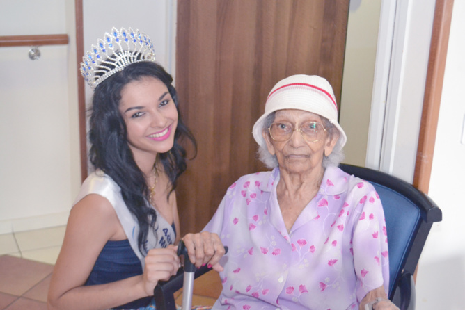 Exceptionnelle Miss Réunion à la Fête des Grands-Mères! Exceptionnelle Miss Réunion à la Fête des Grands-Mères!