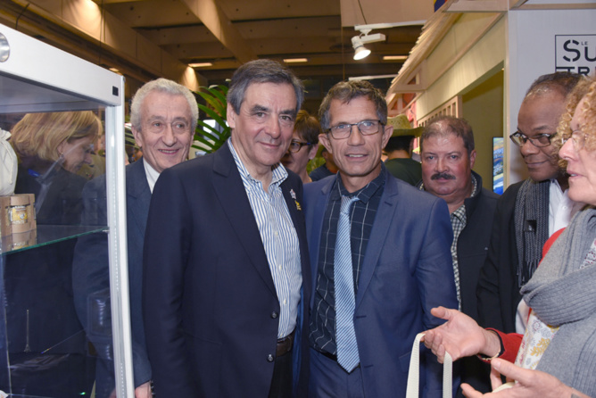 François Fillon a reçu le bon accueil des officiels réunionnais François Fillon a reçu le bon accueil des officiels réunionnais