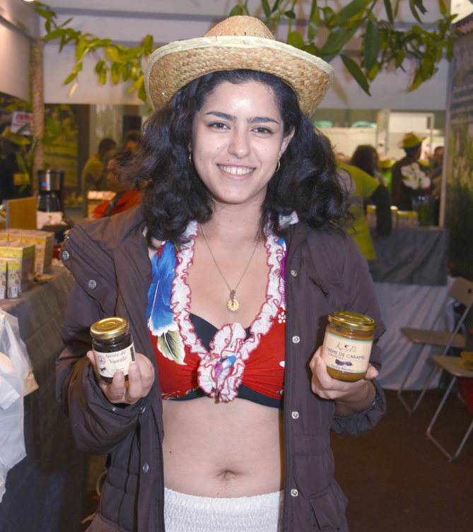 Lucie hésite entre deux pots Lucie hésite entre deux pots