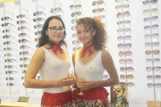 Clarisse et Clarisse, les charmantes hôtesses de la soirée Clarisse et Clarisse, les charmantes hôtesses de la soirée