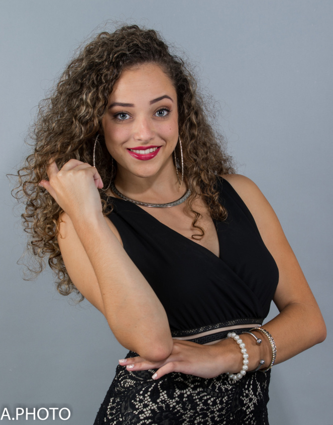 Alice Dijoux<br>Jeune, belle, et des talents de chanteuse! Alice Dijoux<br>Jeune, belle, et des talents de chanteuse!