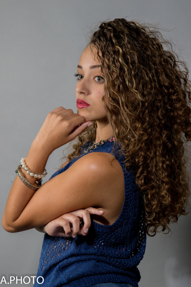 Alice Dijoux<br>Jeune, belle, et des talents de chanteuse! Alice Dijoux<br>Jeune, belle, et des talents de chanteuse!