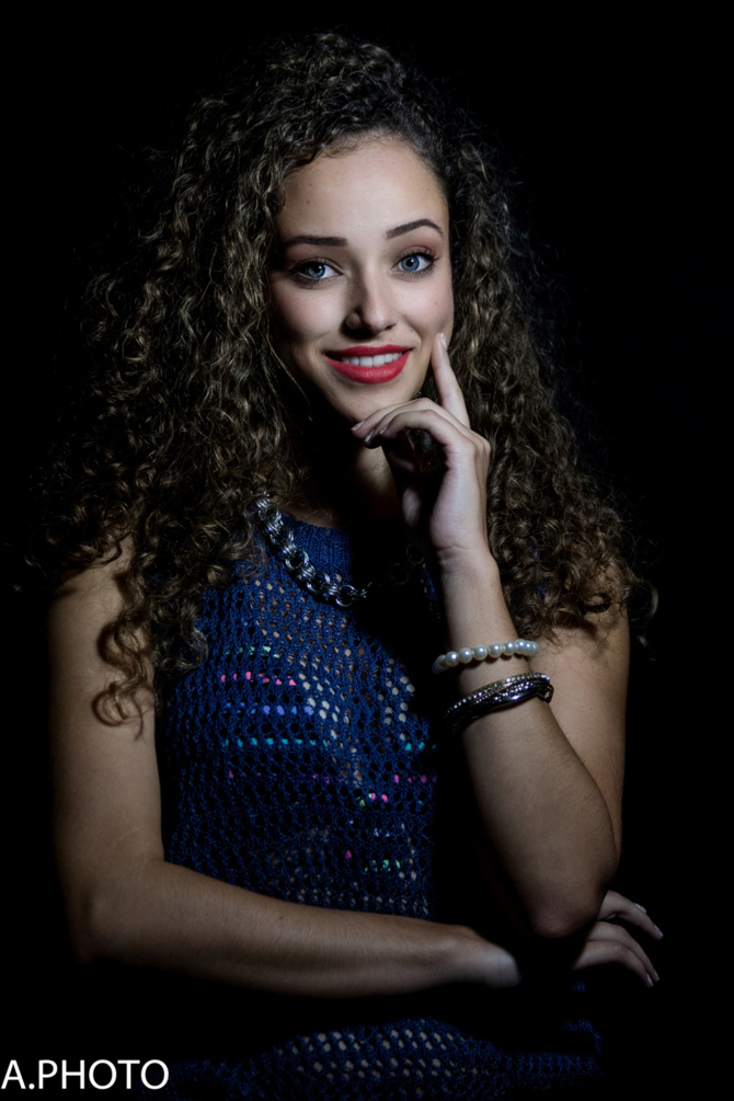 Alice Dijoux<br>Jeune, belle, et des talents de chanteuse! Alice Dijoux<br>Jeune, belle, et des talents de chanteuse!