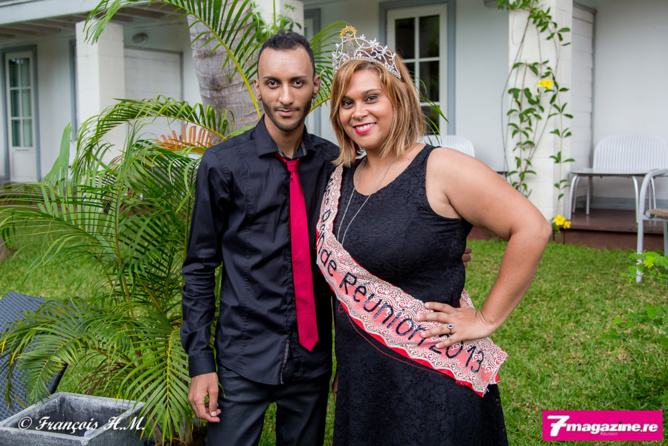 Le présentateur du jour avec Miss Ronde Réunion 2013 Le présentateur du jour avec Miss Ronde Réunion 2013