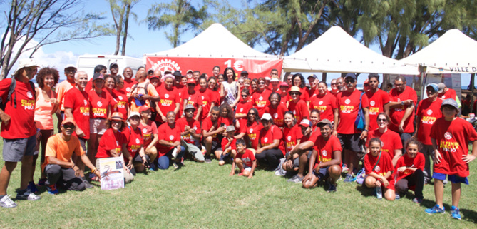 La photo de famille sur le front de mer de Saint-Pierre La photo de famille sur le front de mer de Saint-Pierre