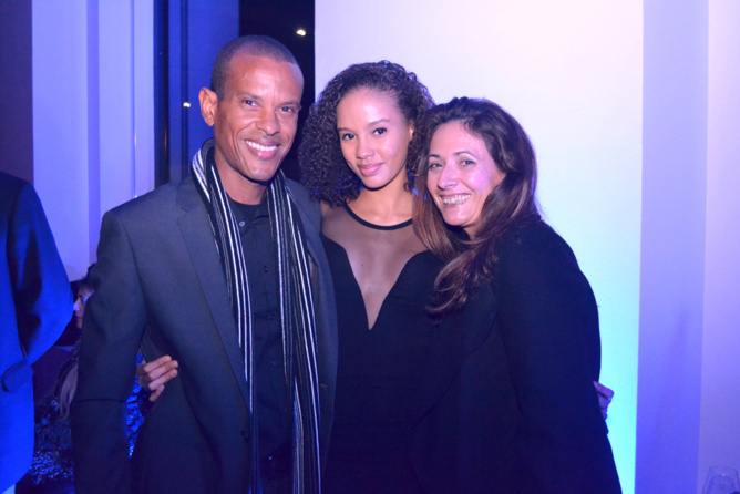 Pauline, Elite Model Look Caraïbes, avec l'équipe organisatrice des Antilles Pauline, Elite Model Look Caraïbes, avec l'équipe organisatrice des Antilles