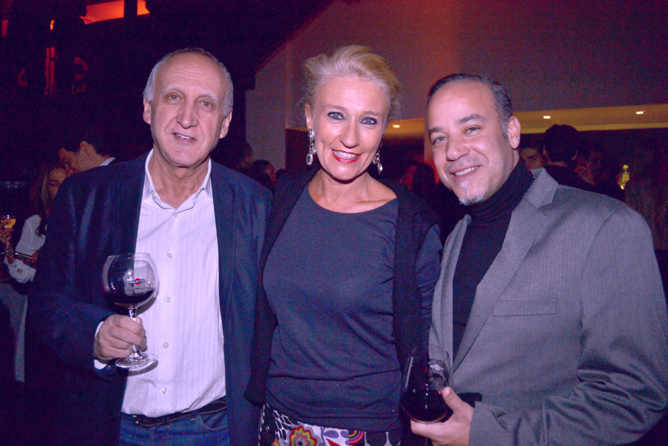 Jean-Pierre, Catherine, et un agent Elite Jean-Pierre, Catherine, et un agent Elite