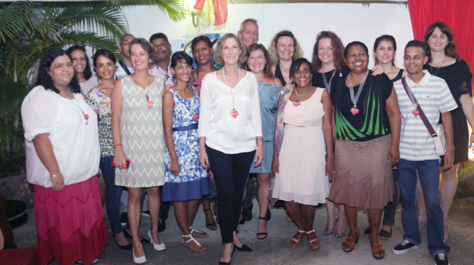 Catherine Gaud, la présidente, et les salariés de RIVE Catherine Gaud, la présidente, et les salariés de RIVE