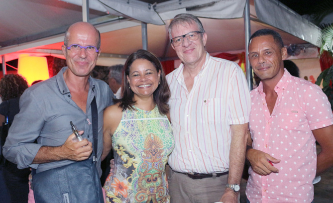 Claudine et Philippe Lorin (au centre) avec des amis