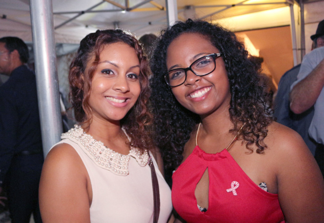 Iris Grosset (à droite), ancienne salariée de Rive et bénévole ponctuelle, et son amie Karen Iris Grosset (à droite), ancienne salariée de Rive et bénévole ponctuelle, et son amie Karen