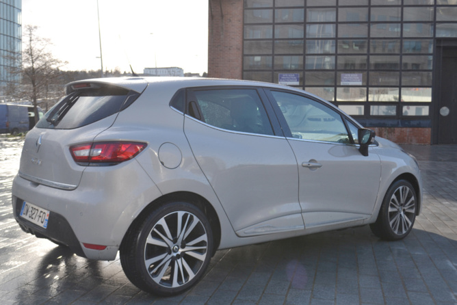 Renault Clio Initiale<br> Embourgeoisée Renault Clio Initiale<br> Embourgeoisée