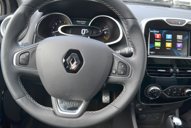 Une planche de bord très agréable Une planche de bord très agréable