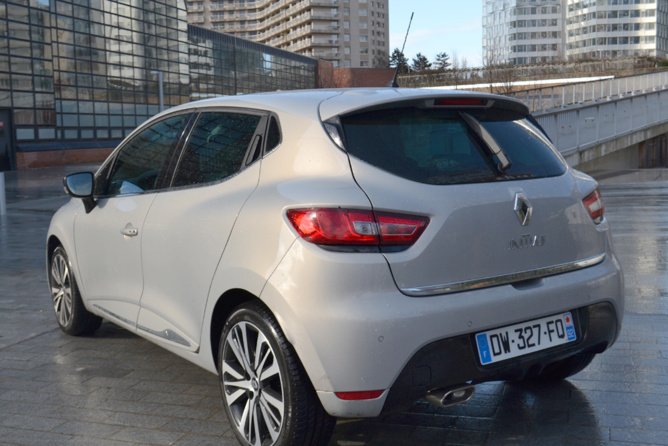 Elle dispose d’une caméra de recul