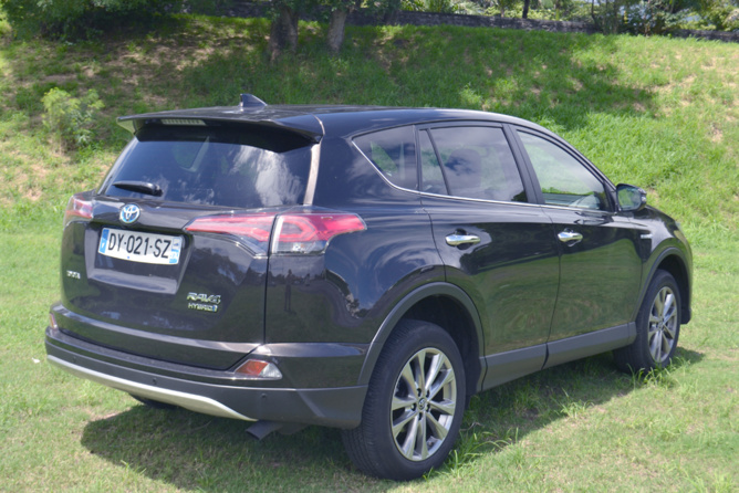 Toyota RAV4 Hybride<Br> Restylage et moteur écolo