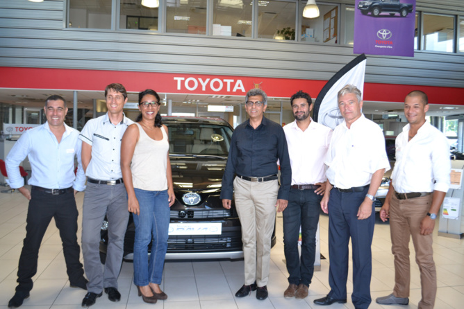 L'équipe Toyota/CMM Automobiles lors de la présentation du RAV4 Hybride L'équipe Toyota/CMM Automobiles lors de la présentation du RAV4 Hybride
