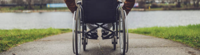 Le gardien de l’Inter Milan Josep Martinez fauche un homme en fauteuil roulant Le gardien de l’Inter Milan Josep Martinez fauche un homme en fauteuil roulant