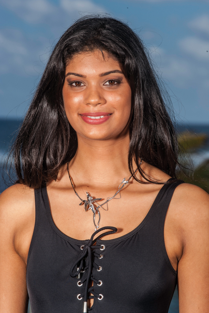 2. Virginie Lauret 20 ans, 1,70m - Le Tampon 2. Virginie Lauret 20 ans, 1,70m - Le Tampon