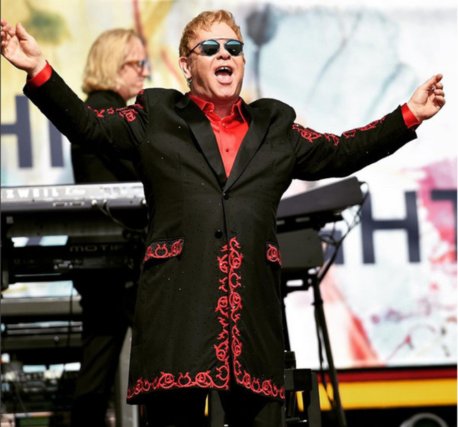 Elton John accusé d'agressions sexuelles