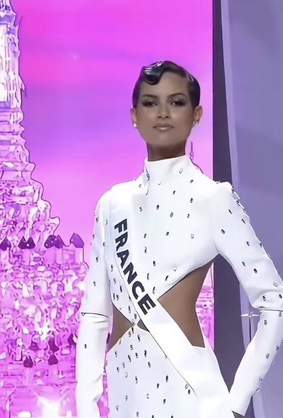 Miss Univers 2025 : Ève Gilles fait chavirer la toile après sa prestation remarquée