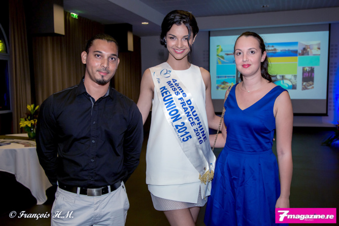 Azuima avec des invités de la soirée Azuima avec des invités de la soirée