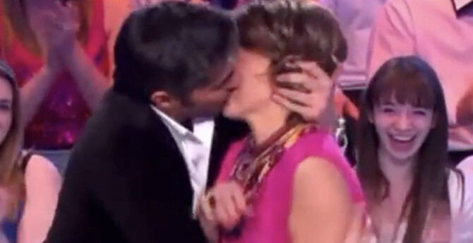 Laury Thilleman embrassée de force par Ary Abittan et toujours traumatisée