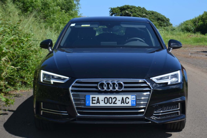 Une face avant modernisée avec une calandre trapézoïdale Une face avant modernisée avec une calandre trapézoïdale