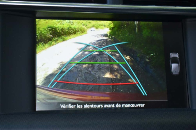 La Crossback dispose d'une caméra de recul