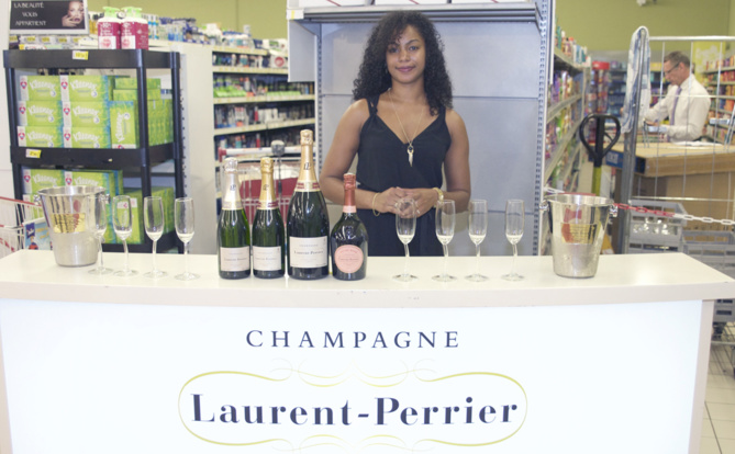 Elda, hôtesse chez Laurent Perrier Elda, hôtesse chez Laurent Perrier