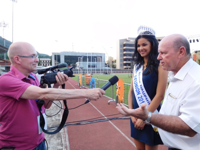 Plus de 120 journalistes venus du monde entier sont accueillis. Alain St.Ange, le très charismatique Ministre du Tourisme et de la Culture seychellois, est très sollicité...