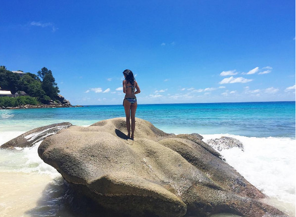 Miss Réunion découvre les plages des Seychelles