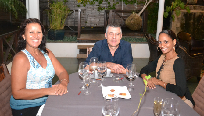 Un succulent dîner a réuni les invités de la soirée de lancement Un succulent dîner a réuni les invités de la soirée de lancement