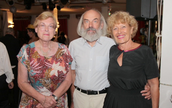 Anne-Marie Casterez du LC Savannah Alamanda, avec son ami et une amie Anne-Marie Casterez du LC Savannah Alamanda, avec son ami et une amie