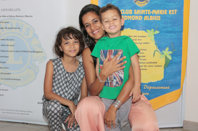 Vanessa Baret, fille de Marie-Annick Boucher, avec son fils Luckas et Noémie Vanessa Baret, fille de Marie-Annick Boucher, avec son fils Luckas et Noémie
