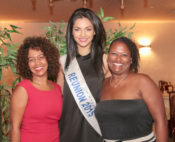 Azuima avec des invitées de la soirée Azuima avec des invitées de la soirée