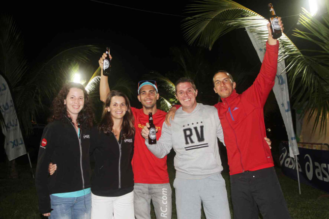 Les derniers rentrent au bercail, les organisateurs se lâchent un peu et font la fête.