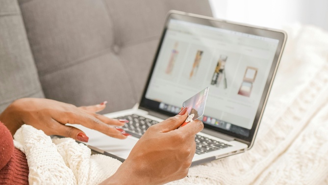 Shopping en ligne : pourquoi on ne peut plus s’en passer Shopping en ligne : pourquoi on ne peut plus s’en passer