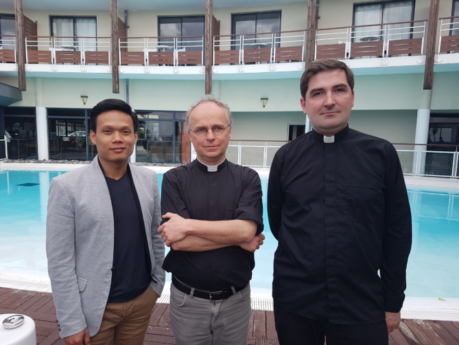 Joseph Finh Ng Uyen Ng Uyen, Jean-Michel Bardet et Charles Troch, Les Prêtres