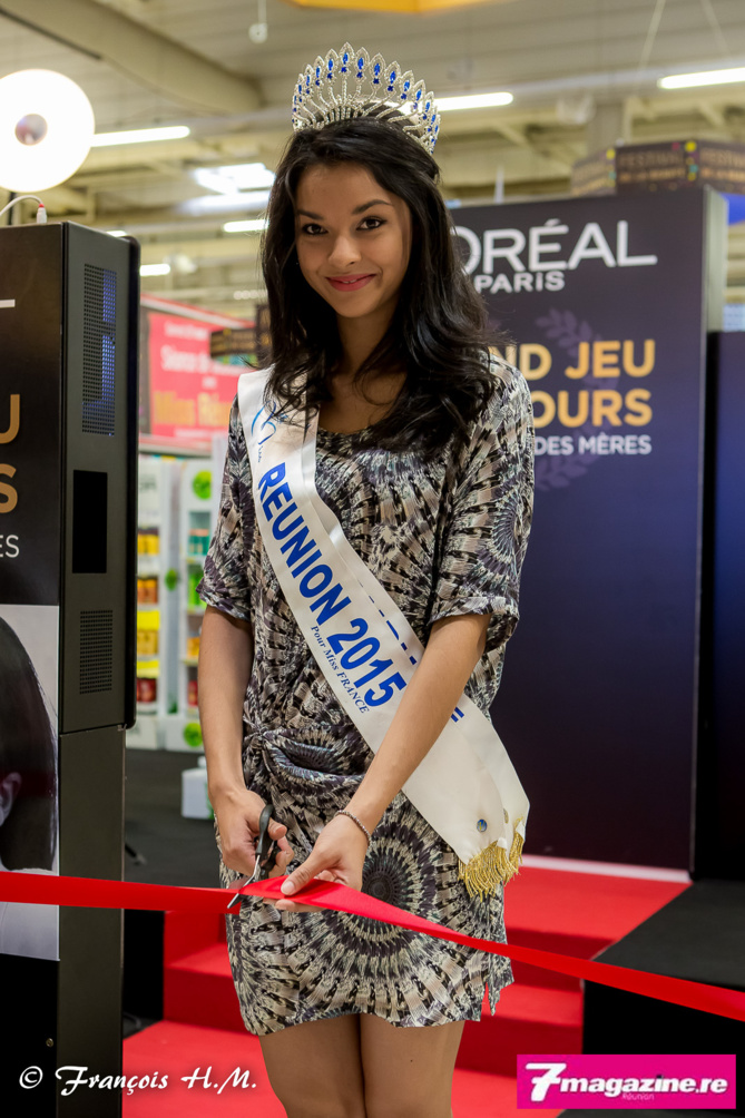 Séance de dédicaces<br>Azuima Issa "parce qu'elle le vaut bien"! Séance de dédicaces<br>Azuima Issa "parce qu'elle le vaut bien"!